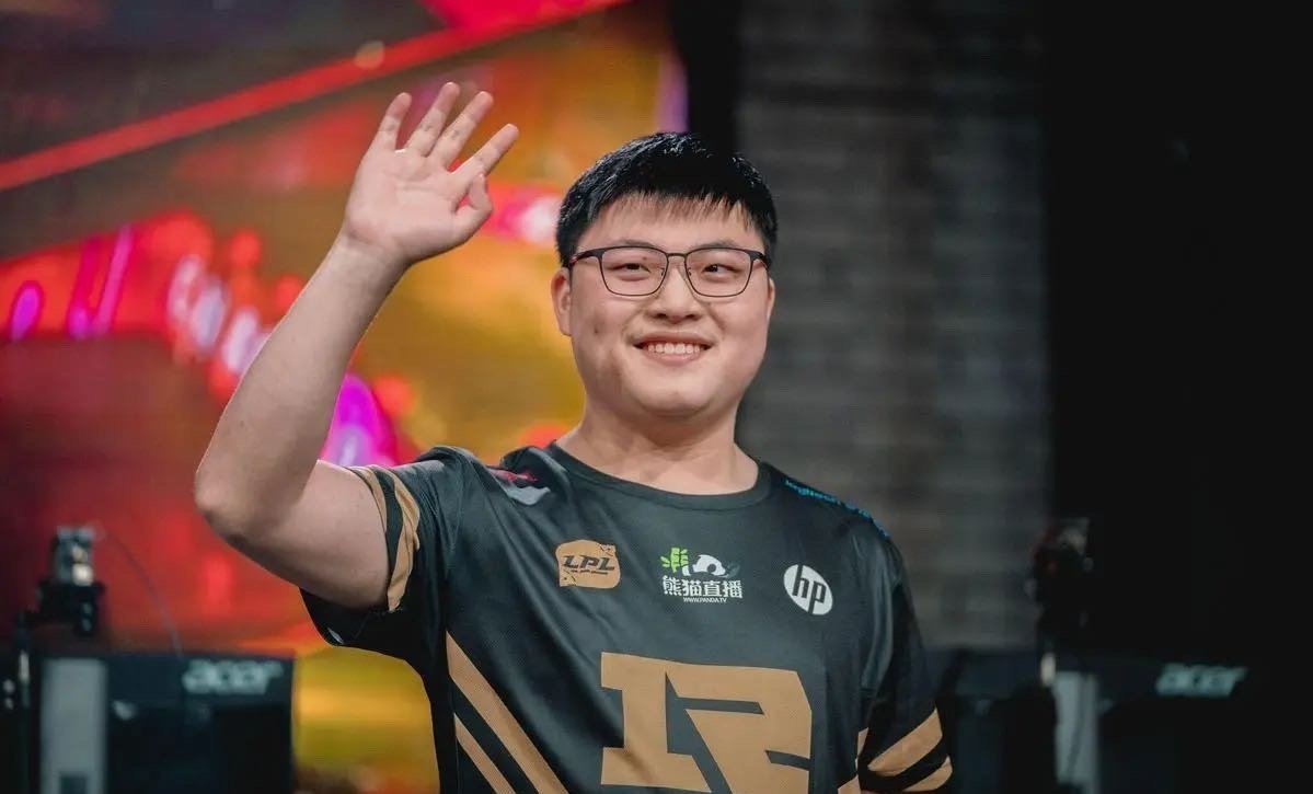 Uzi新星领先优势明显表现突出，瑞士队前途光明！赢得满堂喝彩